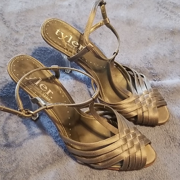 Richard Tyler Pewter T-strap Heels - Picture 2 of 5